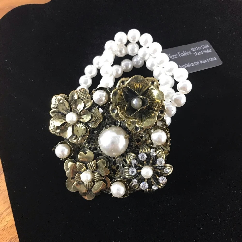 Faux Pearl Gold Tone Rhinestone Fashion Bracelet - New with Tag - Picture 5 of 5